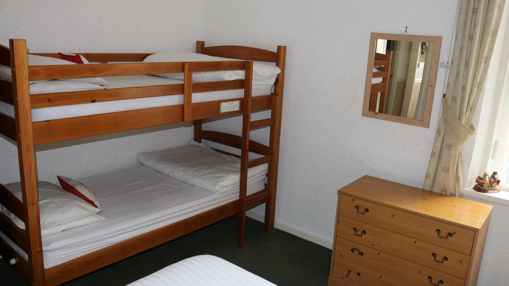 Marlborough Court Holiday Apartments - Blackpool — Photos 1
